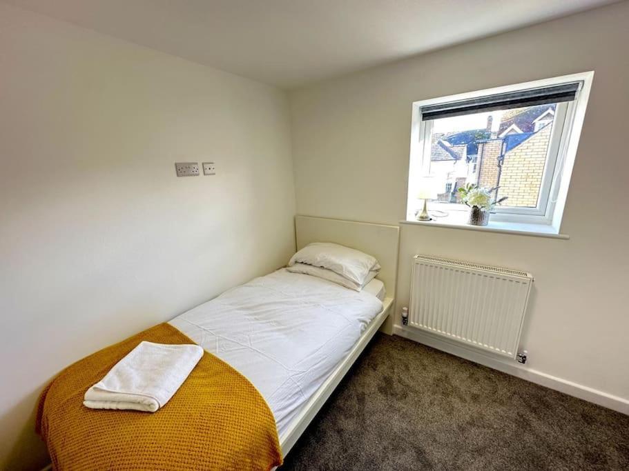 Charming New 2Br Detached House-Central Headington- Wi-Fi, Netflix, Top Location อ็อกซ์ฟอร์ด ภายนอก รูปภาพ
