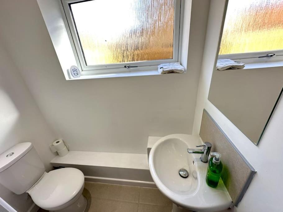 Charming New 2Br Detached House-Central Headington- Wi-Fi, Netflix, Top Location อ็อกซ์ฟอร์ด ภายนอก รูปภาพ