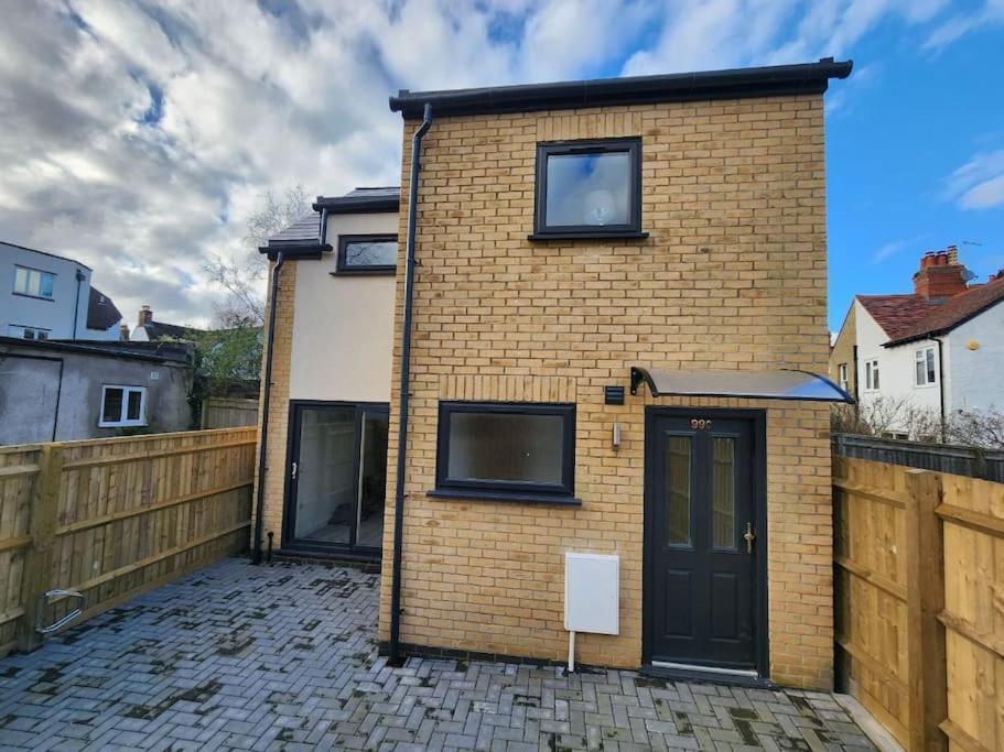 Charming New 2Br Detached House-Central Headington- Wi-Fi, Netflix, Top Location อ็อกซ์ฟอร์ด ภายนอก รูปภาพ