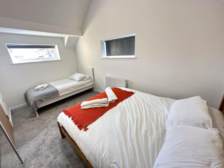 Charming New 2Br Detached House-Central Headington- Wi-Fi, Netflix, Top Location อ็อกซ์ฟอร์ด ภายนอก รูปภาพ