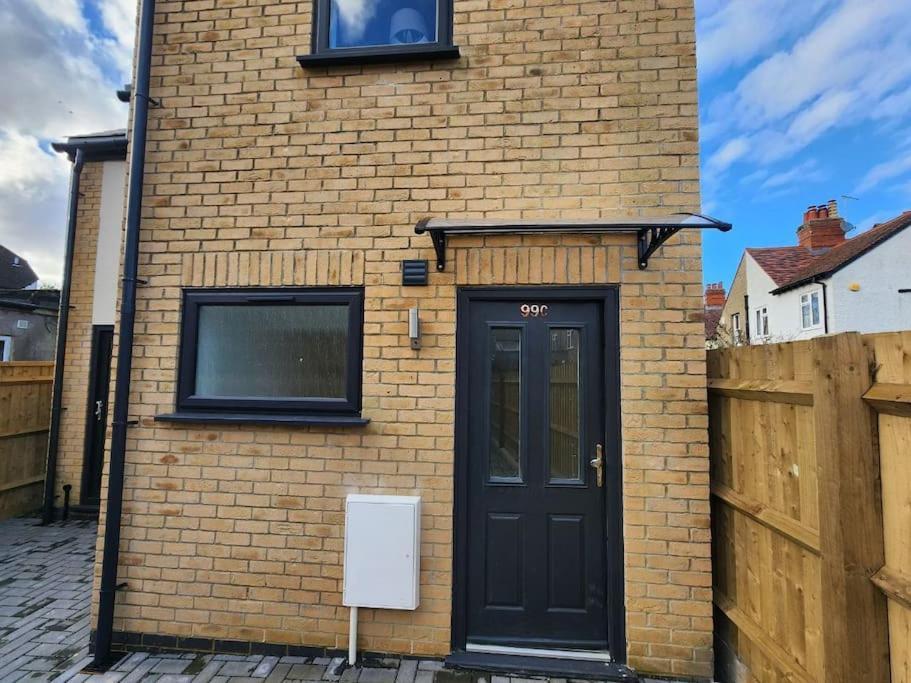 Charming New 2Br Detached House-Central Headington- Wi-Fi, Netflix, Top Location อ็อกซ์ฟอร์ด ภายนอก รูปภาพ
