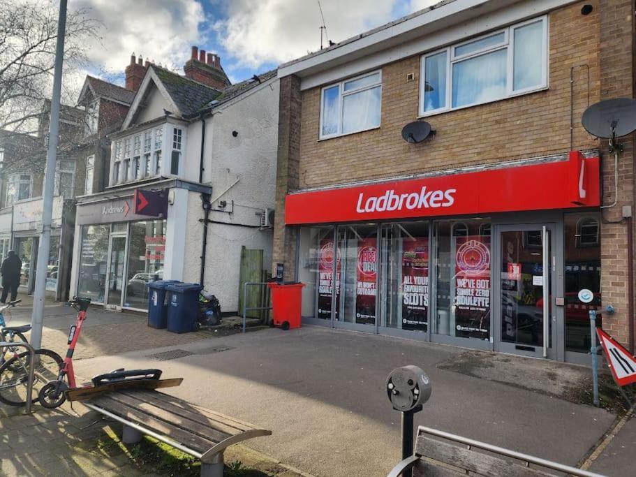 Charming New 2Br Detached House-Central Headington- Wi-Fi, Netflix, Top Location อ็อกซ์ฟอร์ด ภายนอก รูปภาพ